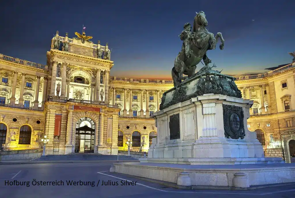 Hofburg in Wien beleuchtet bei Nacht